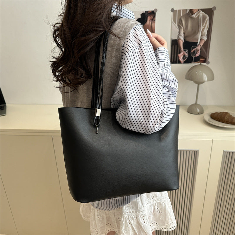 Women's Capacity Fashion Retro Oil Wax Leather Solid Color Tote Bags