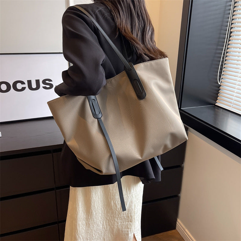 Women's Capacity Oxford Cloth Contrast Color Commuter Underarm Women's Shoulder Bag
