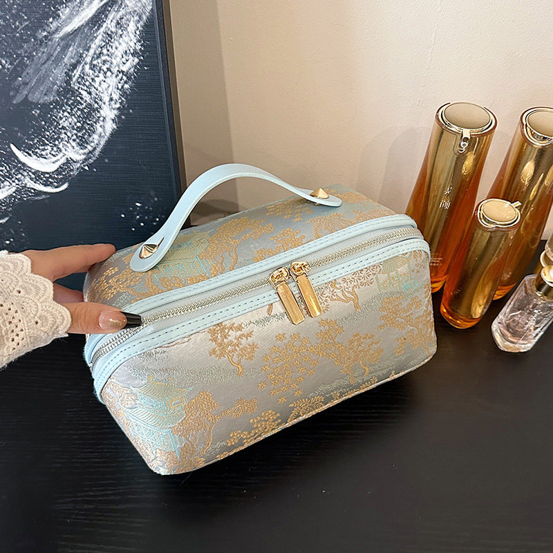 Antique Retro Large Capacity Portable Wash Makeup Bag