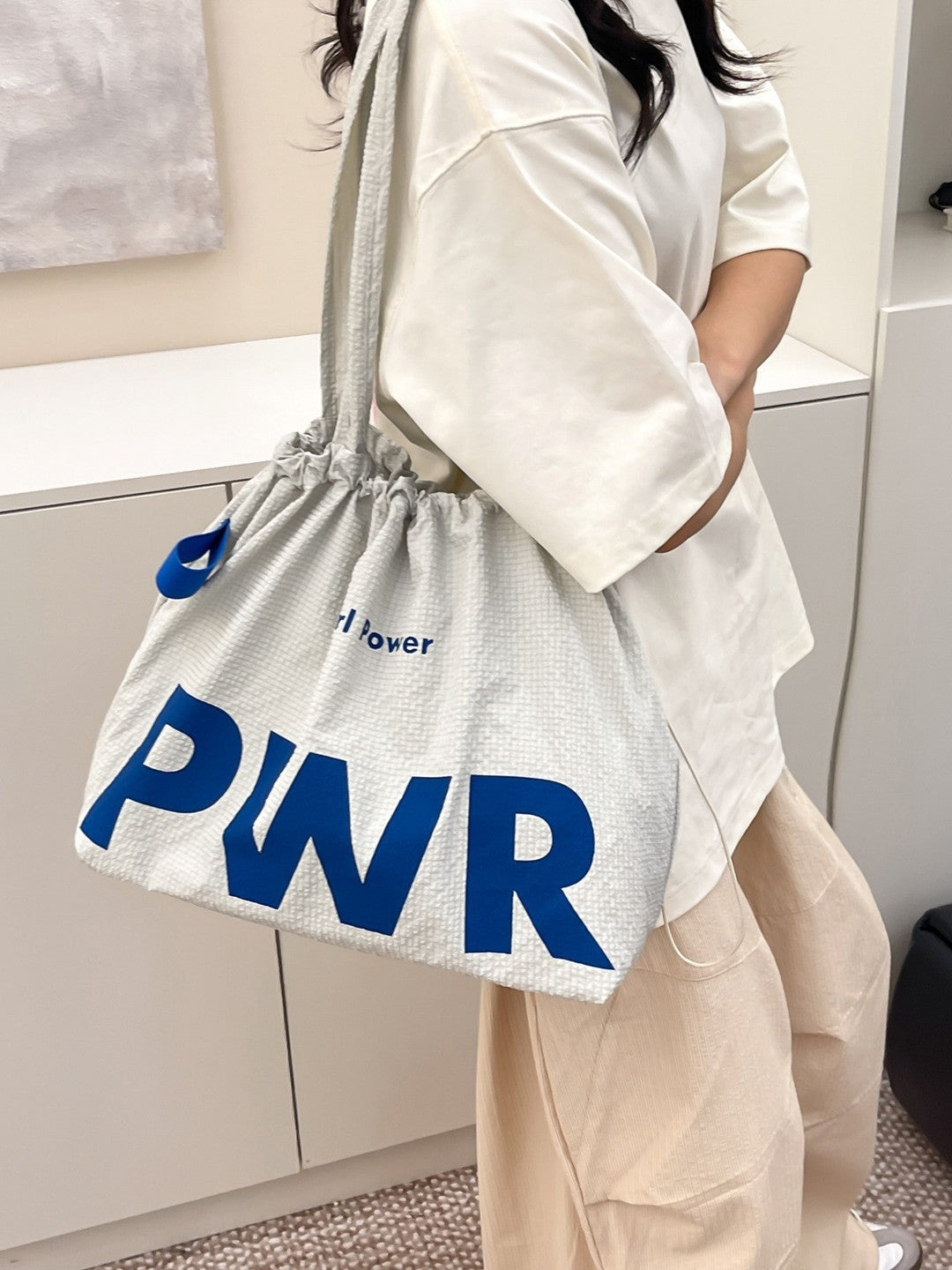 Women's Large Capacity Drawstring Letter Printed Retro Women's Shoulder Bag