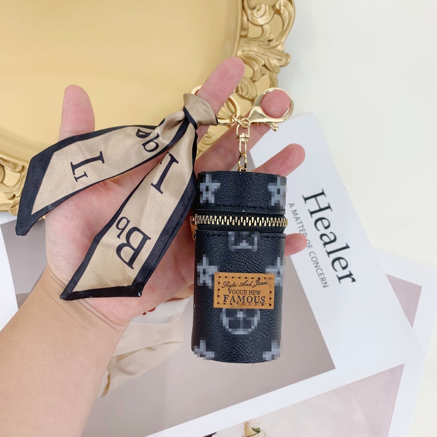 Pretty Glamorous Presbyopic Pendant Earphone Mini Coin Purses