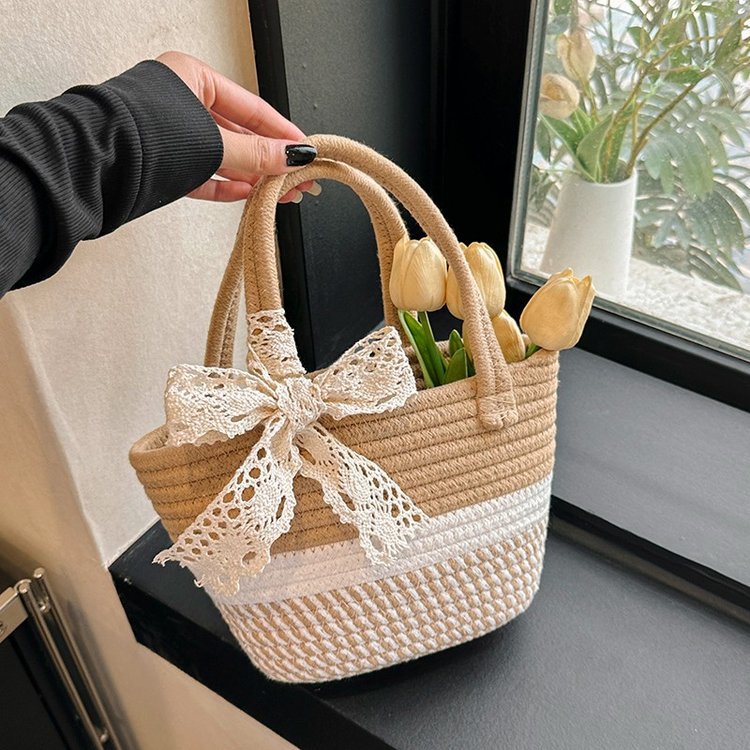 Women's Lace Bow Hand-woven Vacation Style Straw Shoulder Bags