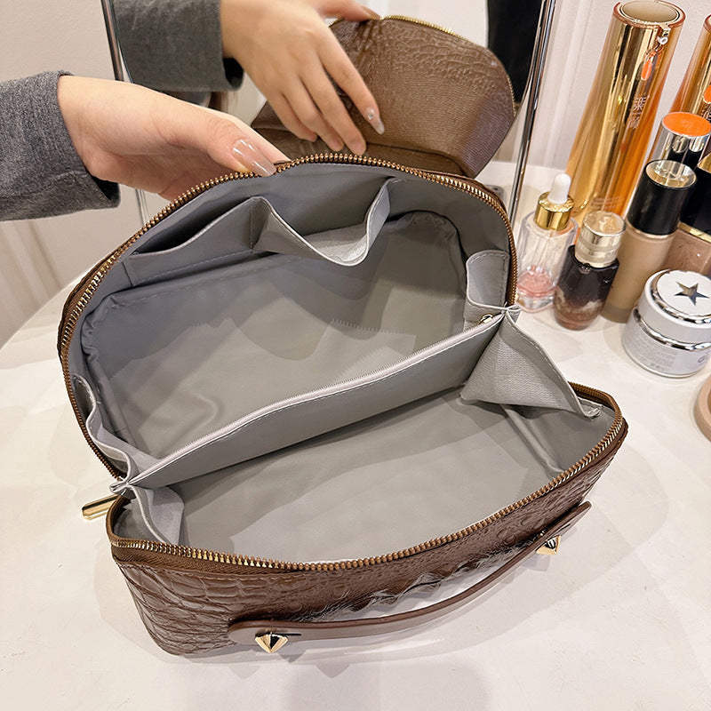 Large Capacity Wind Good-looking Cosmetics Storage Makeup Bag