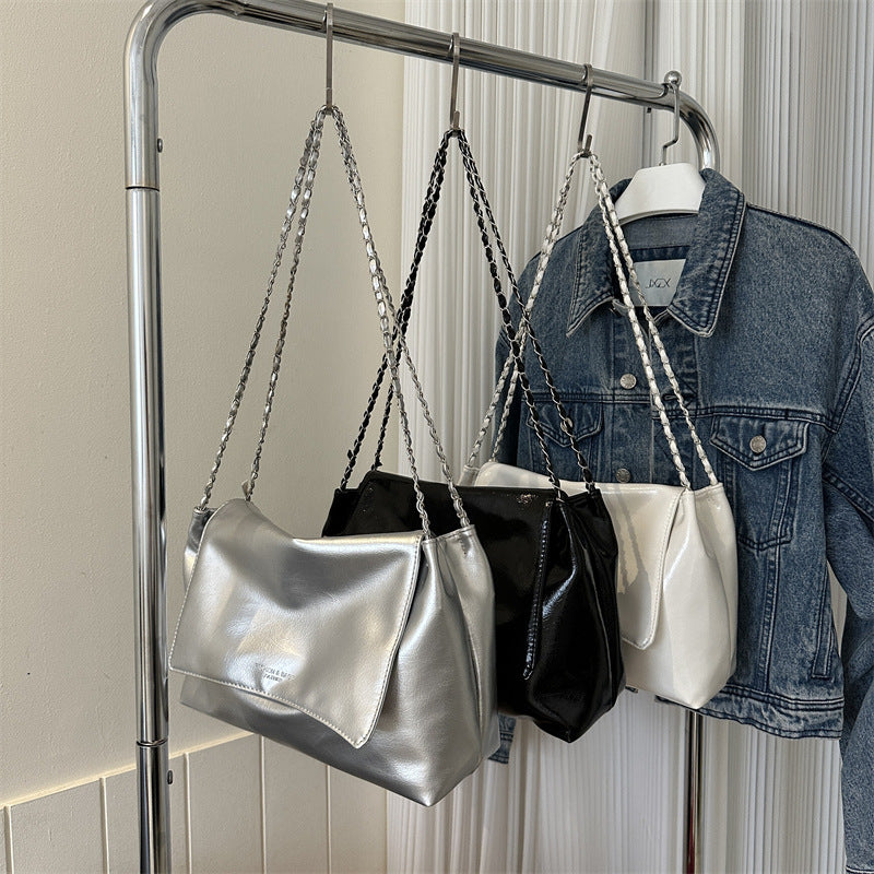 Women's Color Large Capacity Western Style Trendy Underarm Commuter Chain Bags