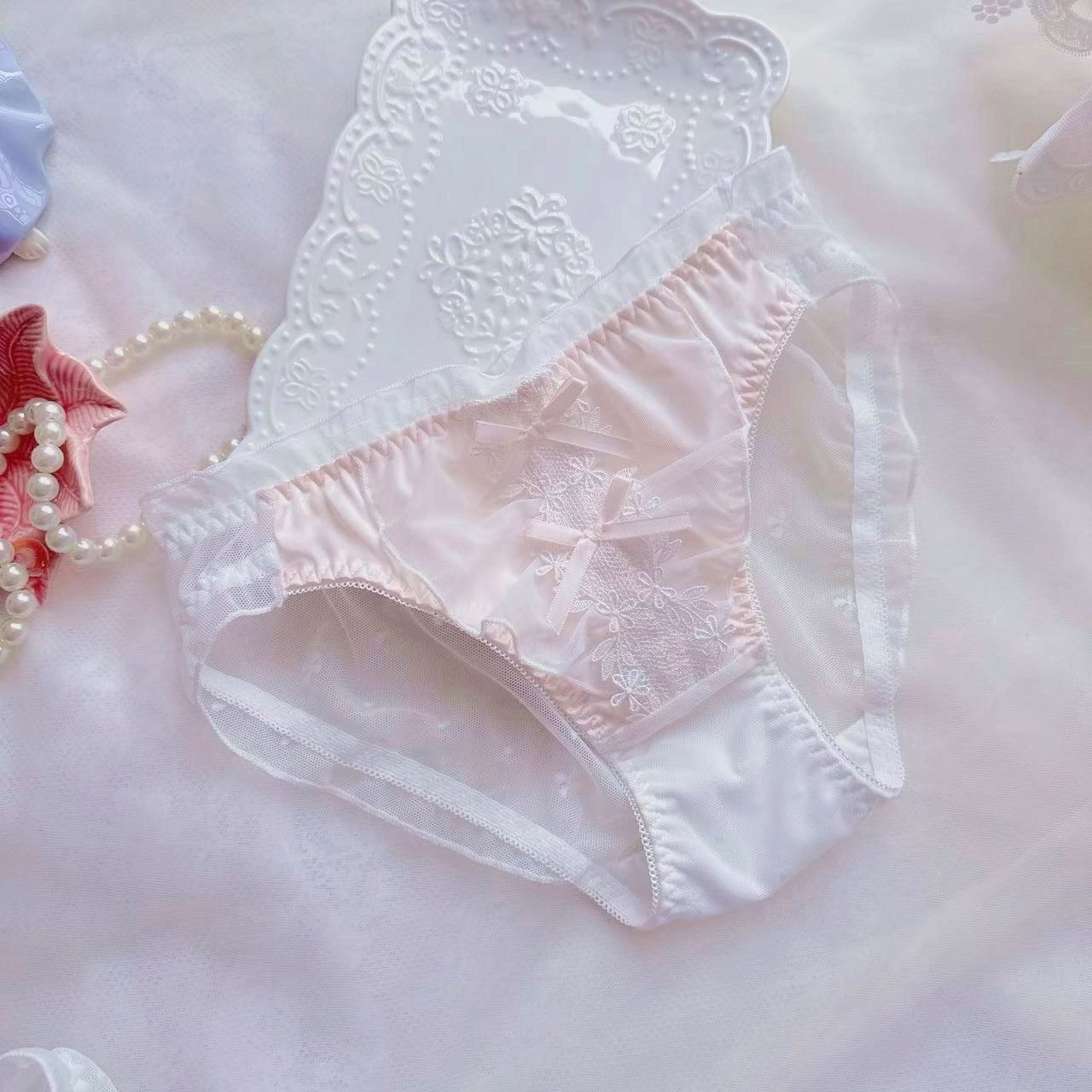 Women's Style Fresh Lace Ruffled Princess Triangle Panties