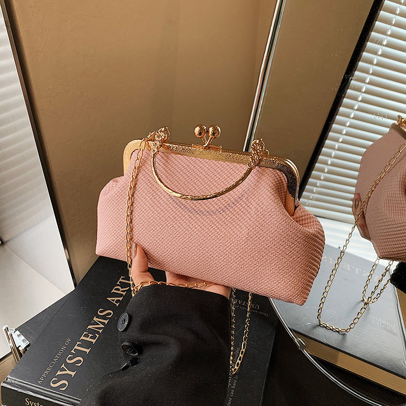 Women's Button Shell-shaped Woven Pattern Fashion Chain Bags
