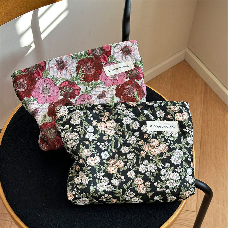 High-grade Artistic Jacquard Lady's Flower Clutch Good-looking Portable Makeup Bag