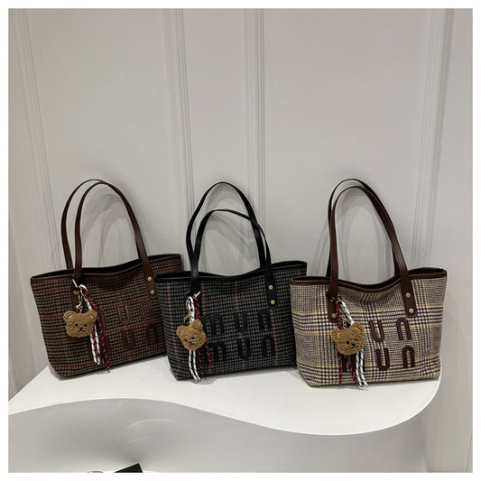Women's Niche Plaid Woolen Large Capacity Retro Crossbody Bags