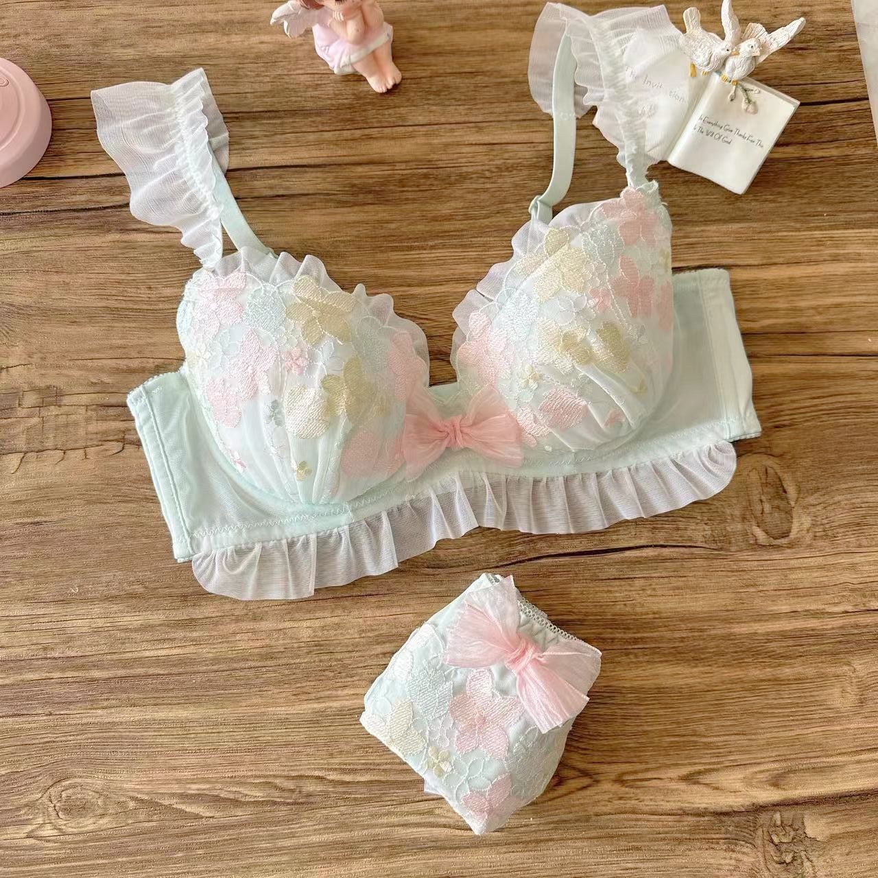 Super Beautiful Sunflower Embroidered Three-color Thin Cup College Lingerie Sets