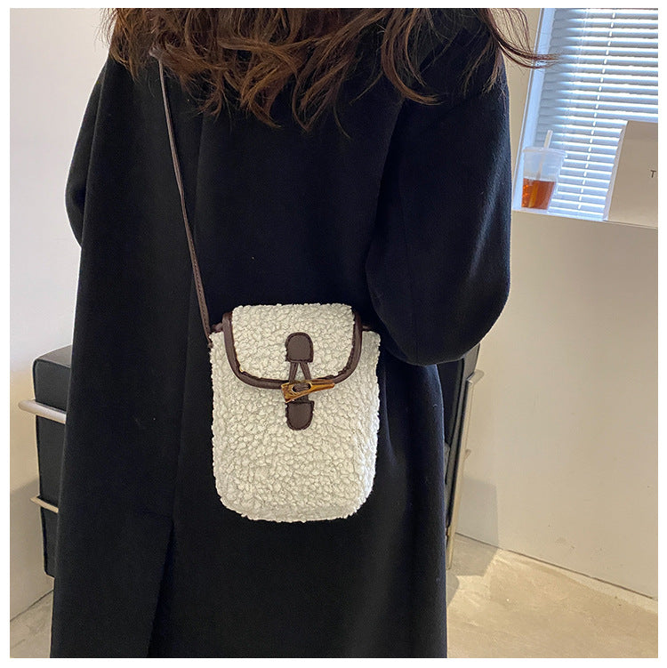 Women's Solid Color Fur Contrast Minimalist Retro Women's Shoulder Bag
