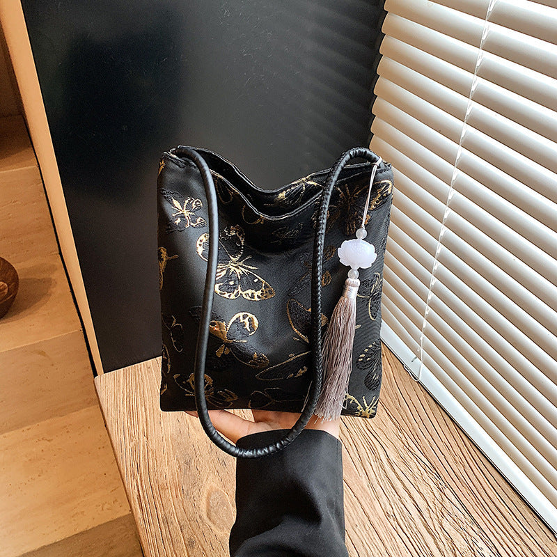 Women's Embroidered Butterfly Large Capacity Autumn Western Style Contrast Color Commuter Women's Shoulder Bag