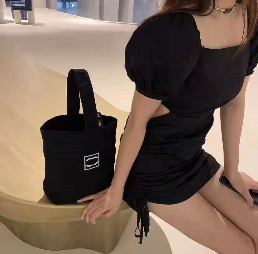 Women's Style Letter Fashion Portable Lunch Hand Bags