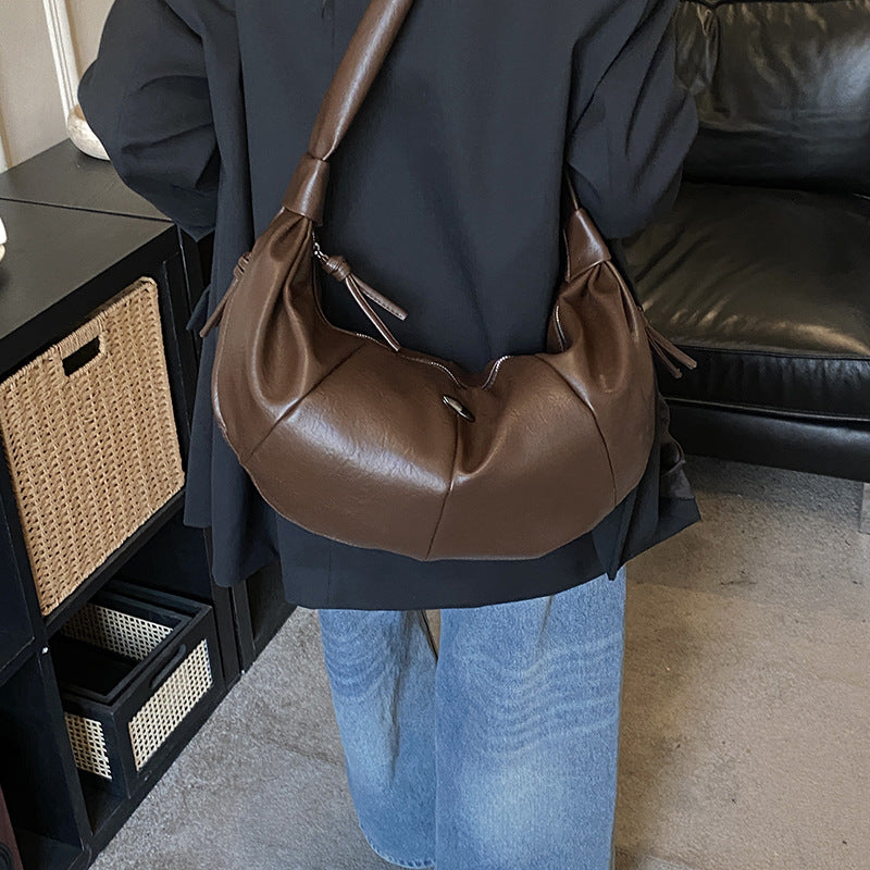Women's Horn Large Capacity Dumpling Commuter Shopping Simple Women's Shoulder Bag