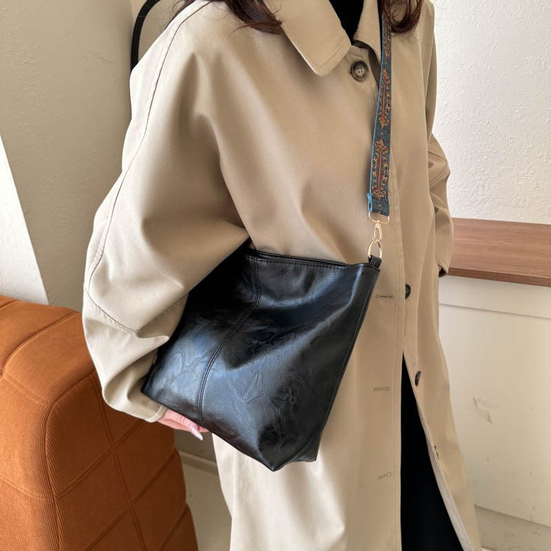 Women's Large Capacity Retro Broadband Advanced Texture Bucket Bags