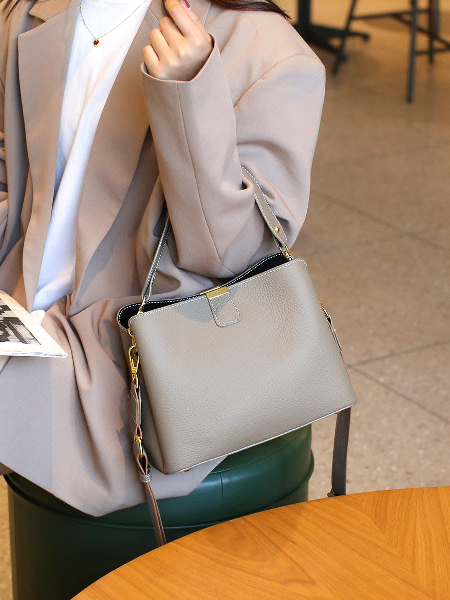 Women's Summer Leather Fashion Large Capacity Black Handbags