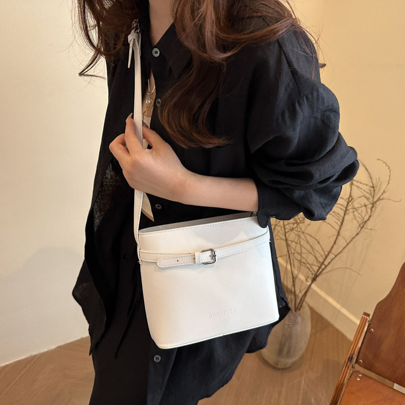 Women's Simple Stylish Textured Now Popular Soft Surface Trendy Women's Shoulder Bag
