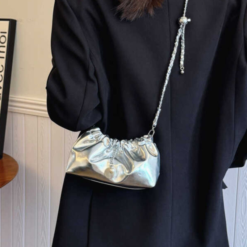 Design High-grade Pleated Cloud Fashion Large Capacity Women's Messenger Bag