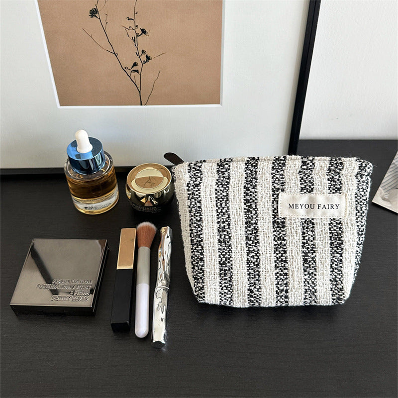 Women's Korean Style Idle Hand-held Check Pattern Woolen Simple Storage Bags