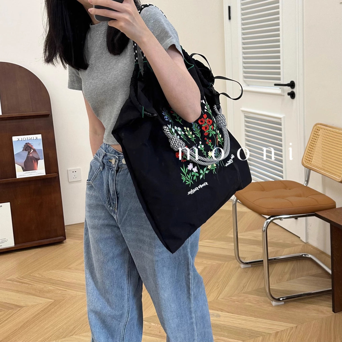 Embroidered Shopping With Flowers Plants On The Upper Body Niche Women's Shoulder Bag