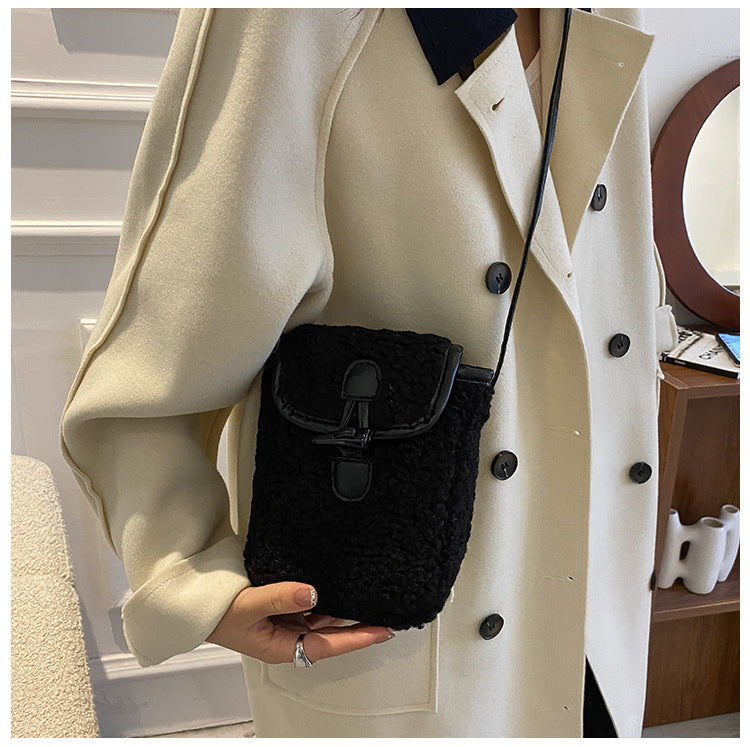 Women's Solid Color Fur Contrast Minimalist Retro Women's Shoulder Bag