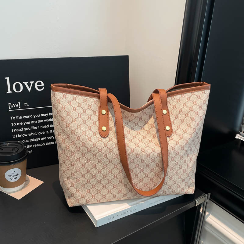 Women's Korean Style Retro Printed Letter Simplicity Commuter Women's Shoulder Bag