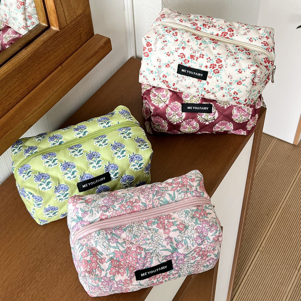 Fresh Good-looking Large Capacity Storage Convenient Makeup Bag
