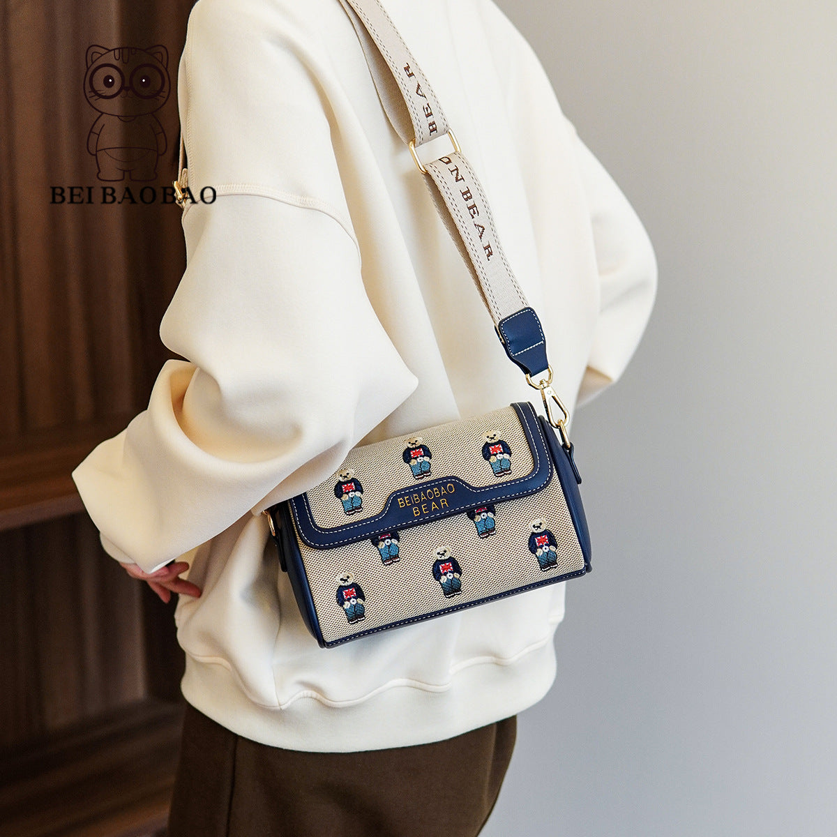 Innovative Women's Source Embroidery Pillow Embroidered Women's Messenger Bag