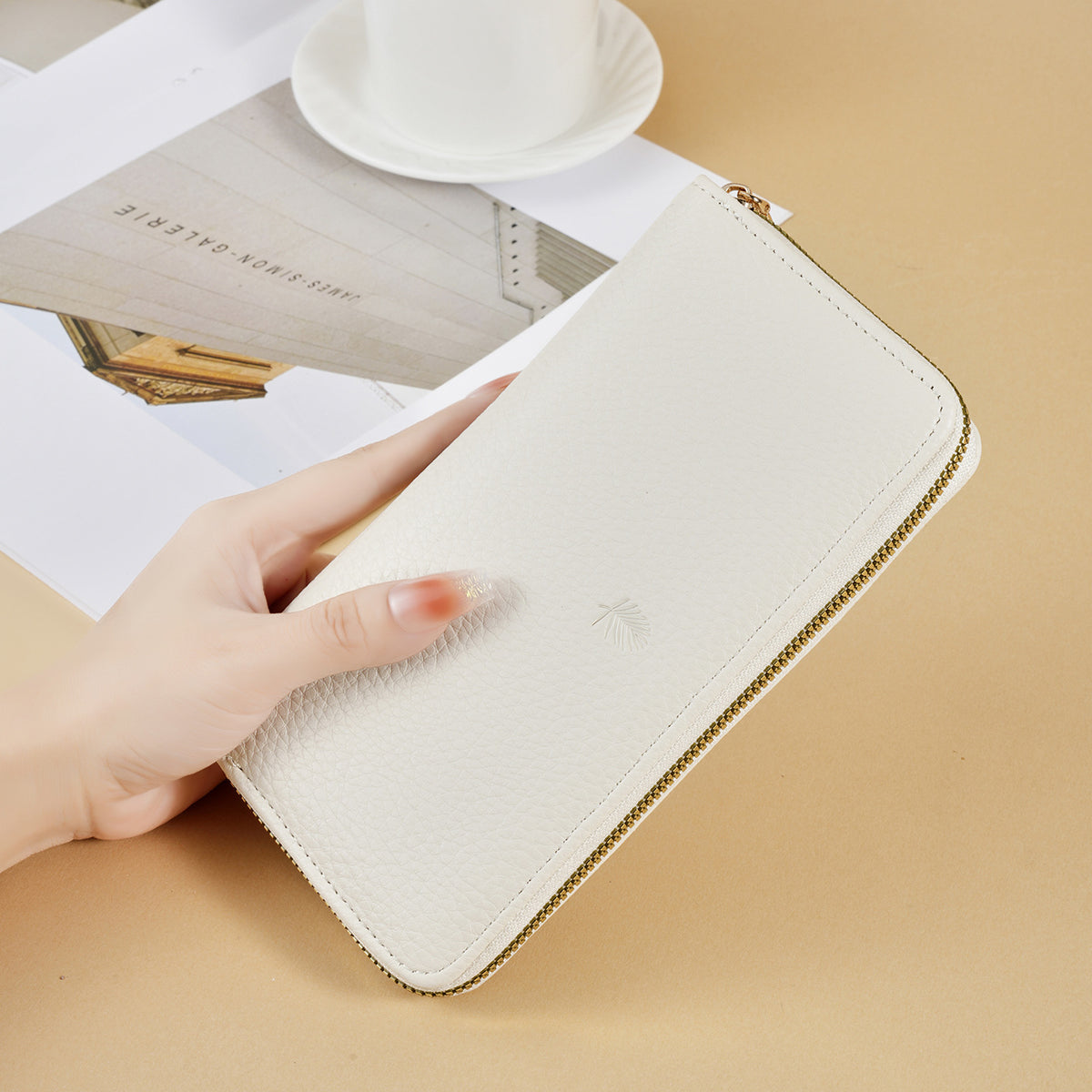 Women's Lychee Pattern Solid Color Fashion Simple Large Capacity Ladies Wallet